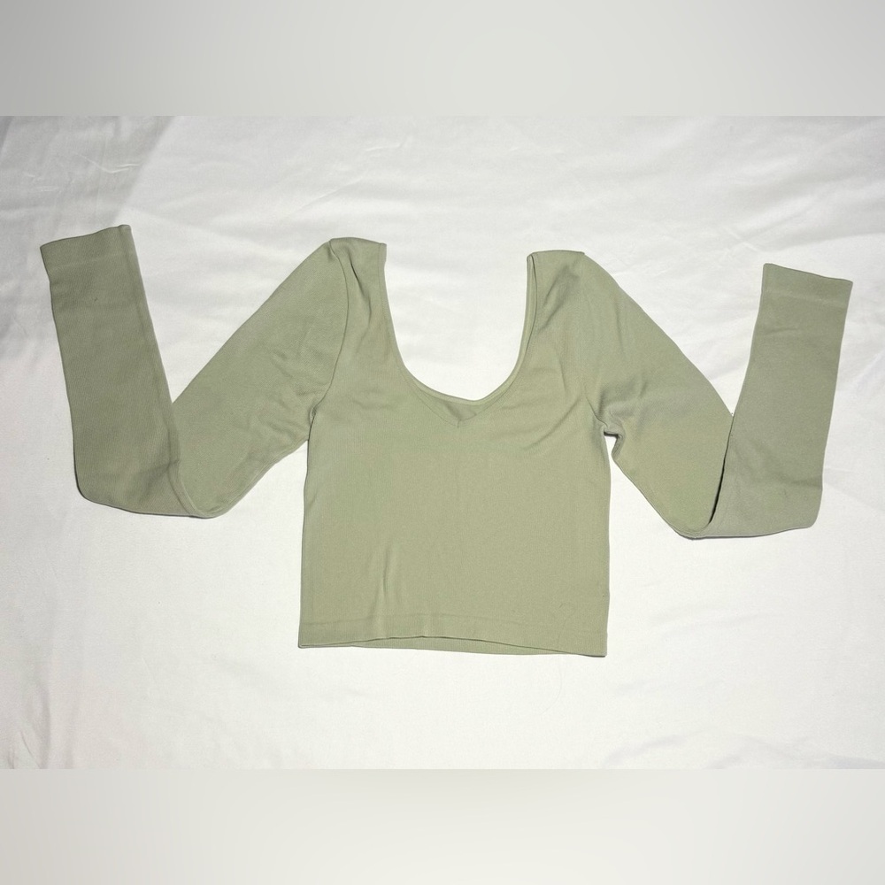 Aéropostale Women’s Olive Green Long Sleeve Scoop Neck Crop Top Size S - Picture 4 of 5